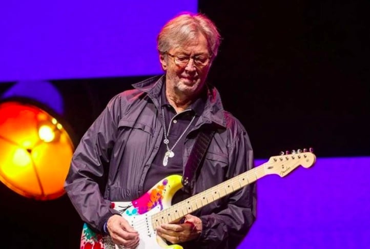 Idade não é problema para o cantor e guitarrista Eric Clapton. Aos 79 anos, o músico inglês está em plena forma com sua turnê mundial em comemoração aos seus 60 anos de carreira.