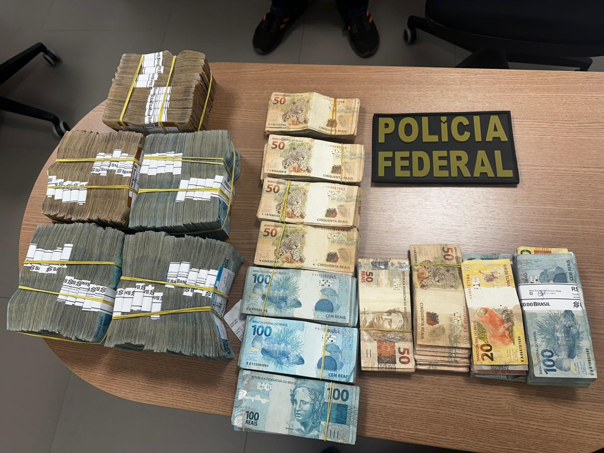 Ação policial apreendeu R$ 500 mil em espécie (Foto: Polícia Federal)