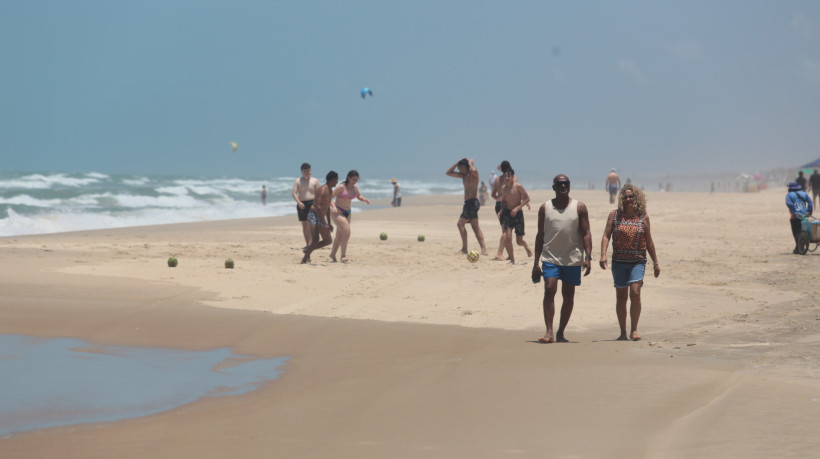 FORTALEZA-CE, BRASIL, 27-09-2024: Perfil do Turista da Alta Estação e Avaliação da Praia do Futuro e do Perfil do Usuário.  (foto: Fabio Lima/ OPOVO)