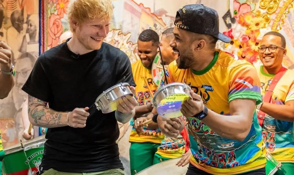 Em sua passagem pelo Brasil, onde foi uma das principais atrações do Rock in Rio 2024, o cantor Ed Sheeran fez uma visita à escola de samba Acadêmicos do Grande Rio.
