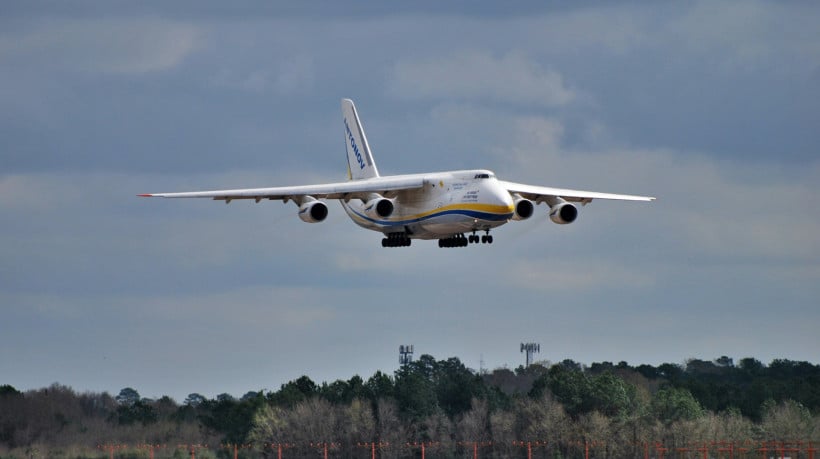 A aeronave tem capacidade de transportar até 150 toneladas