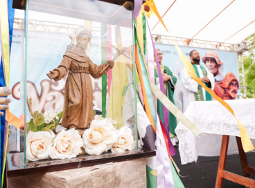 Missa do vaqueiro em Canindé reúne fiéis em celebração campal no parque de Exposições da Cidade 