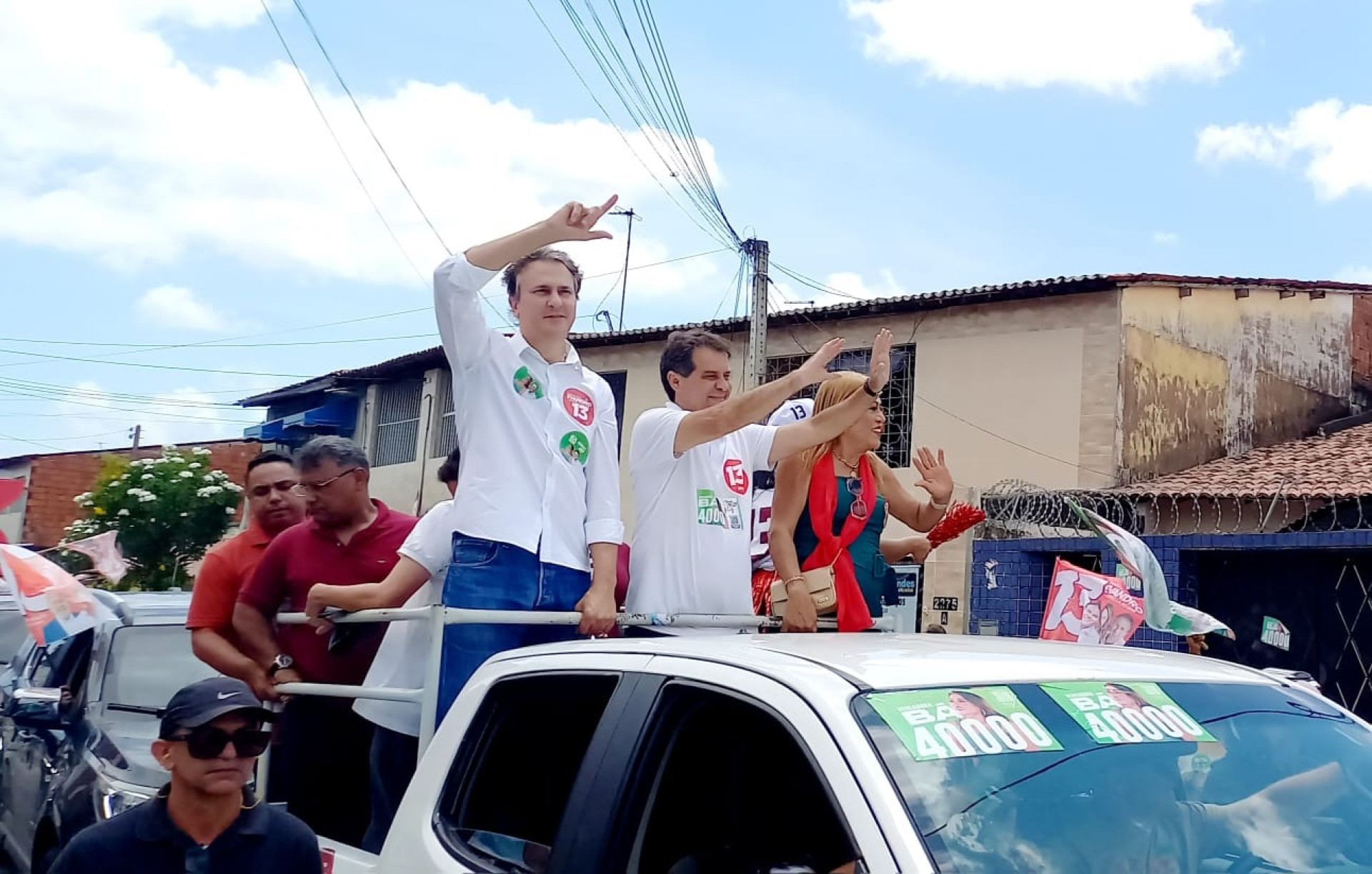 Camilo em carreata com Evandro no domingo final de campanha no 1º turno (Foto: Henrique Araújo)