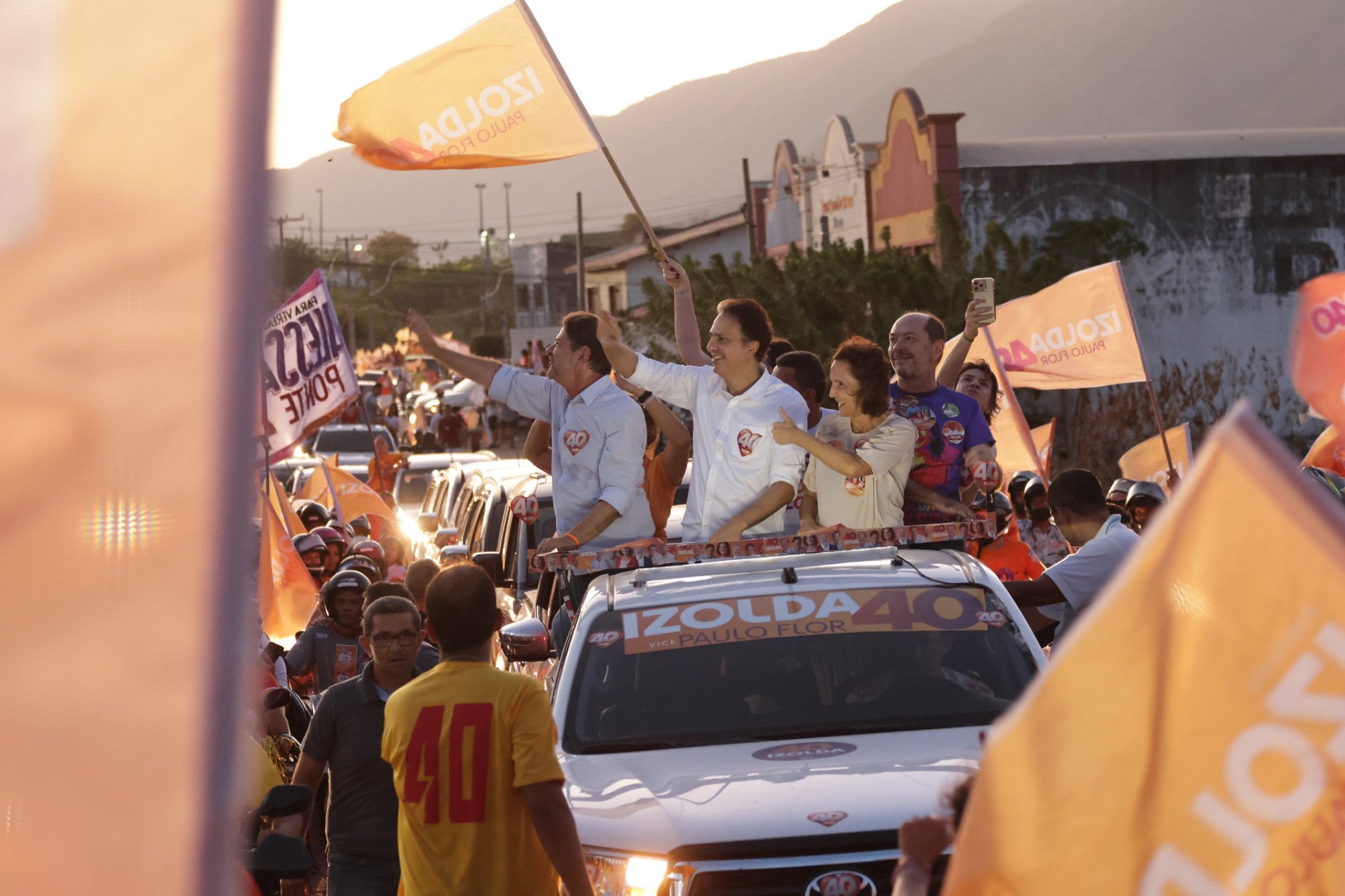 ￼CID, Camilo, Izolda e Ivo em carreata em Sobral (Foto: Bob Souza/Campanha Izolda Cela/Divulgação)