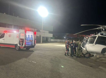 Helicóptero dispõe de de UTI aérea com médico e enfermeiro a bordo 