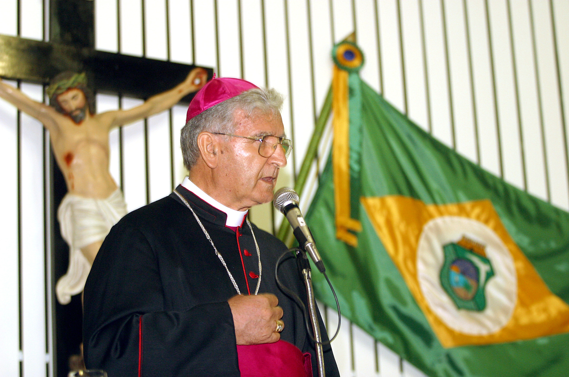 Assembléia Entrega Titulo de Cidadão Cearense ao Bispo de Quixada,Dom Adélio Tomasin 