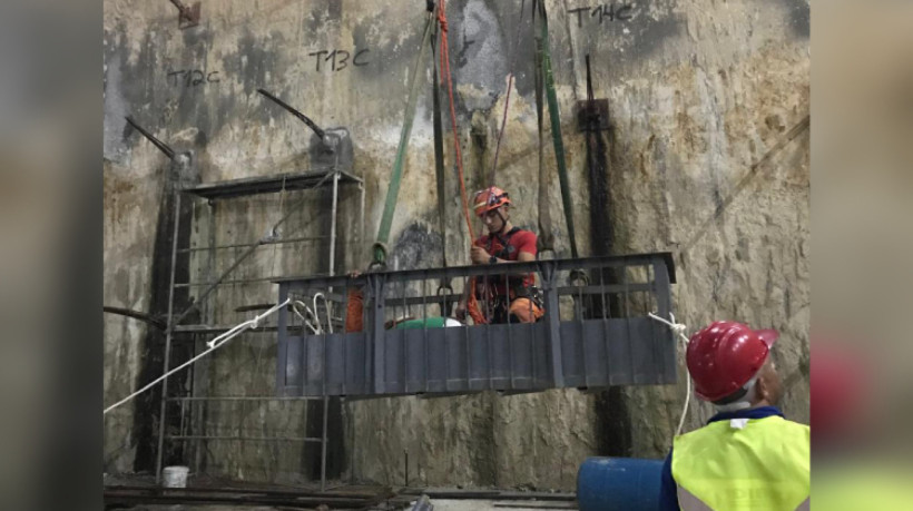 Homens foram resgatados pelos bombeiros 