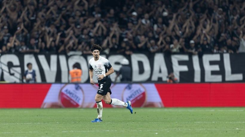 Corinthians, do zagueiro André Ramalho (foto), mostrou indignação com mudança da CBF na data do jogo contra o Flamengo pela Copa do Brasil