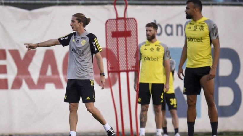 Filipe Luis, novo técnico do Flamengo, comandou primeiro treino nesta segunda-feira, 30/9