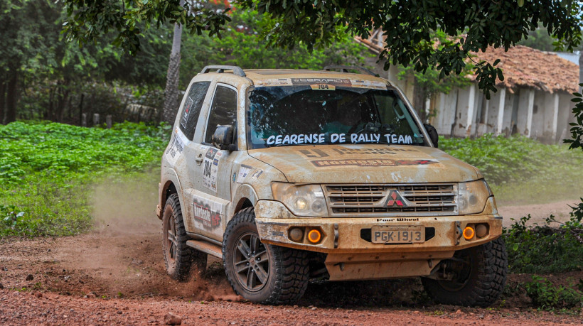 Carro de Rally em competição pela 24a edição do Piocerá