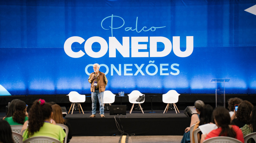 Recife já acolheu o evento em 2018.  Na foto, educador português fundador da Escola da Ponte, José Pacheco, na 10ª edição do Conedu, em Fortaleza. 