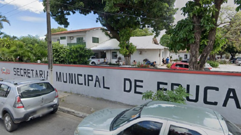 Fachada da sede da Secretaria Municipal de Educação de Caucaia. Imagem meramente ilustrativa