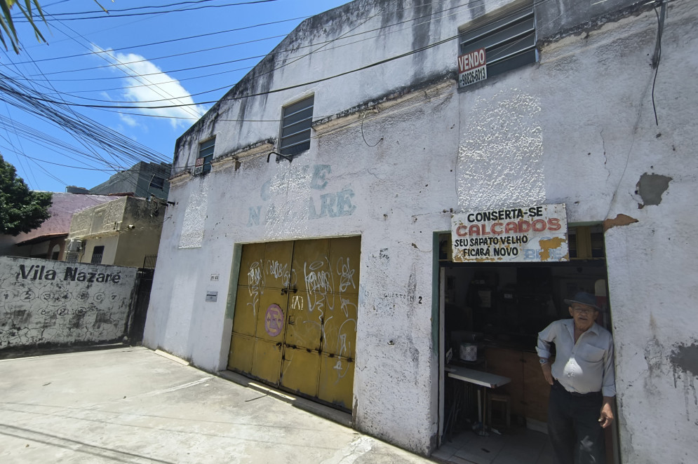 Seu Bené confirma que deverá ser despejado como inquilino do Cine Nazaré, tão logo novo proprietário assuma o imóvel(Foto: CLÁUDIO RIBEIRO)