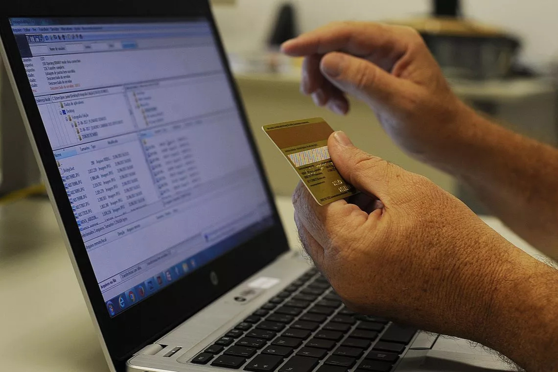 No período houve crescimento nas vendas online e queda nas presenciais