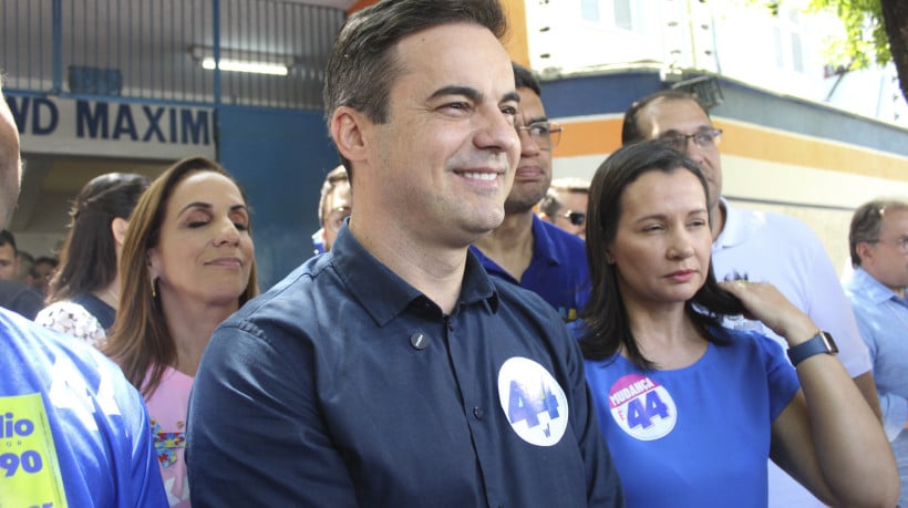 FORTALEZA, CE, BRASIL, 06-10-2024 - Candidato Capitão Wagner votando no colégio Maximus (foto: Matheus Souza/Especial para O povo)