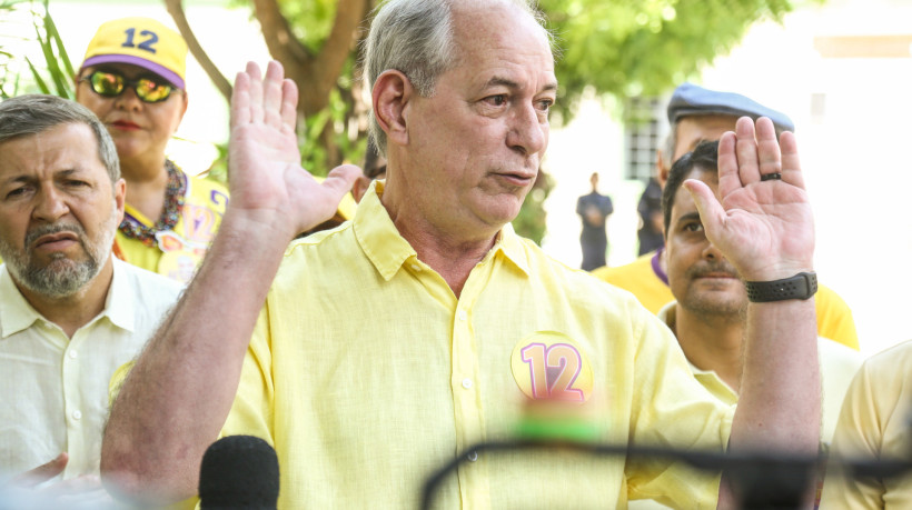 FORTALEZA-CE BRASIL, 06-10-2024 Votação de Ciro Gomes na Secretaria de Saúde  (Foto Joao Filho Tavares O Povo)