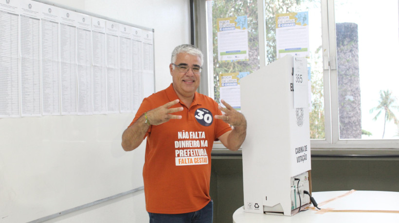 Candidato Eduardo Girão votou no Instituto de Ciências do Mar (Labomar)