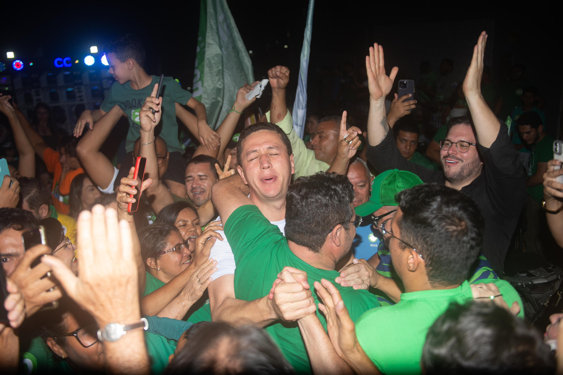 ￼GLÊDSON Bezerra comemora vitória em Juazeiro do Norte  (Foto: JORGE VITOR/ESPECIAL PARA O POVO)