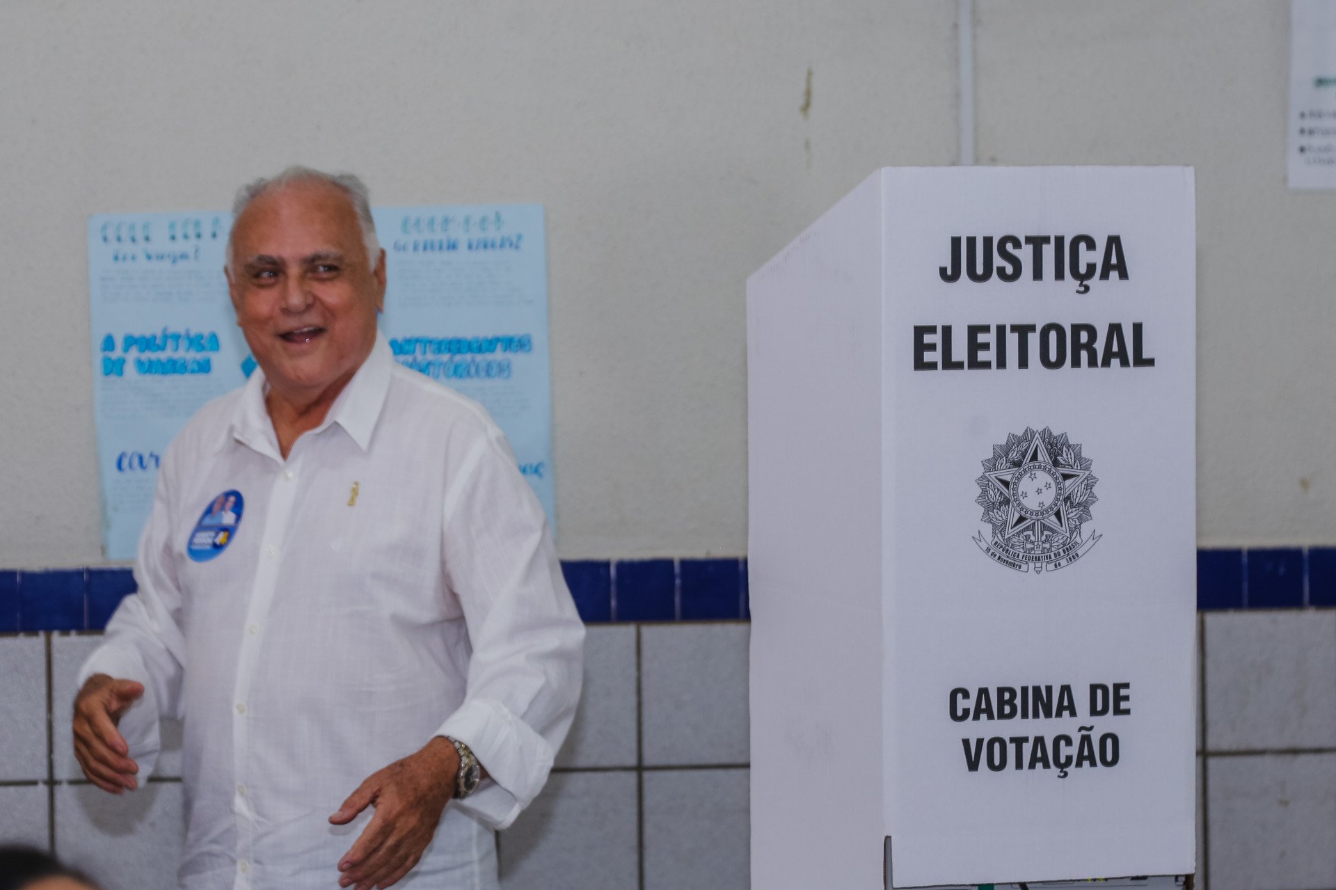 FORTALEZA-CE, BRASIL, 06-10-2024: O candidato eleito Roberto Pessoa vota em Maracanaú. (Foto: Mariana Parente/Especial para O Povo)  (Foto: MARIANA PARENTE/ESPECIAL PARA O POVO)