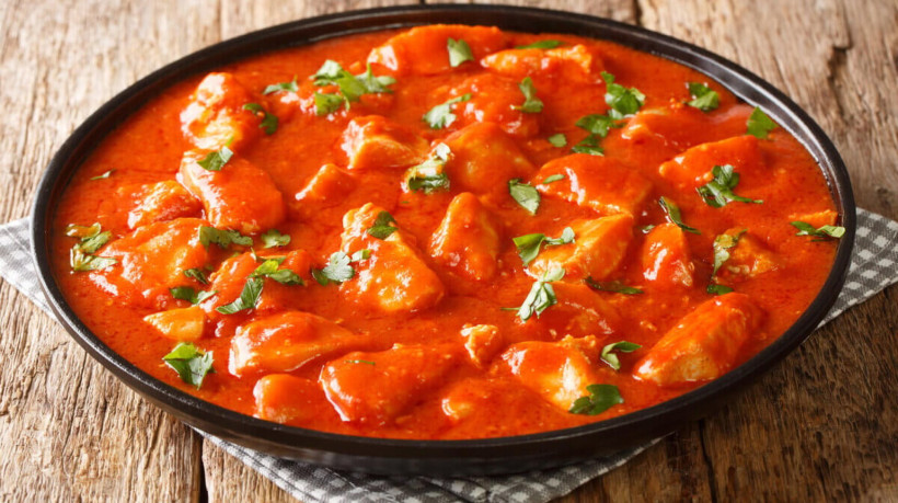 Frango com molho de tomate (Imagem: AS Foodstudio | Shutterstock)