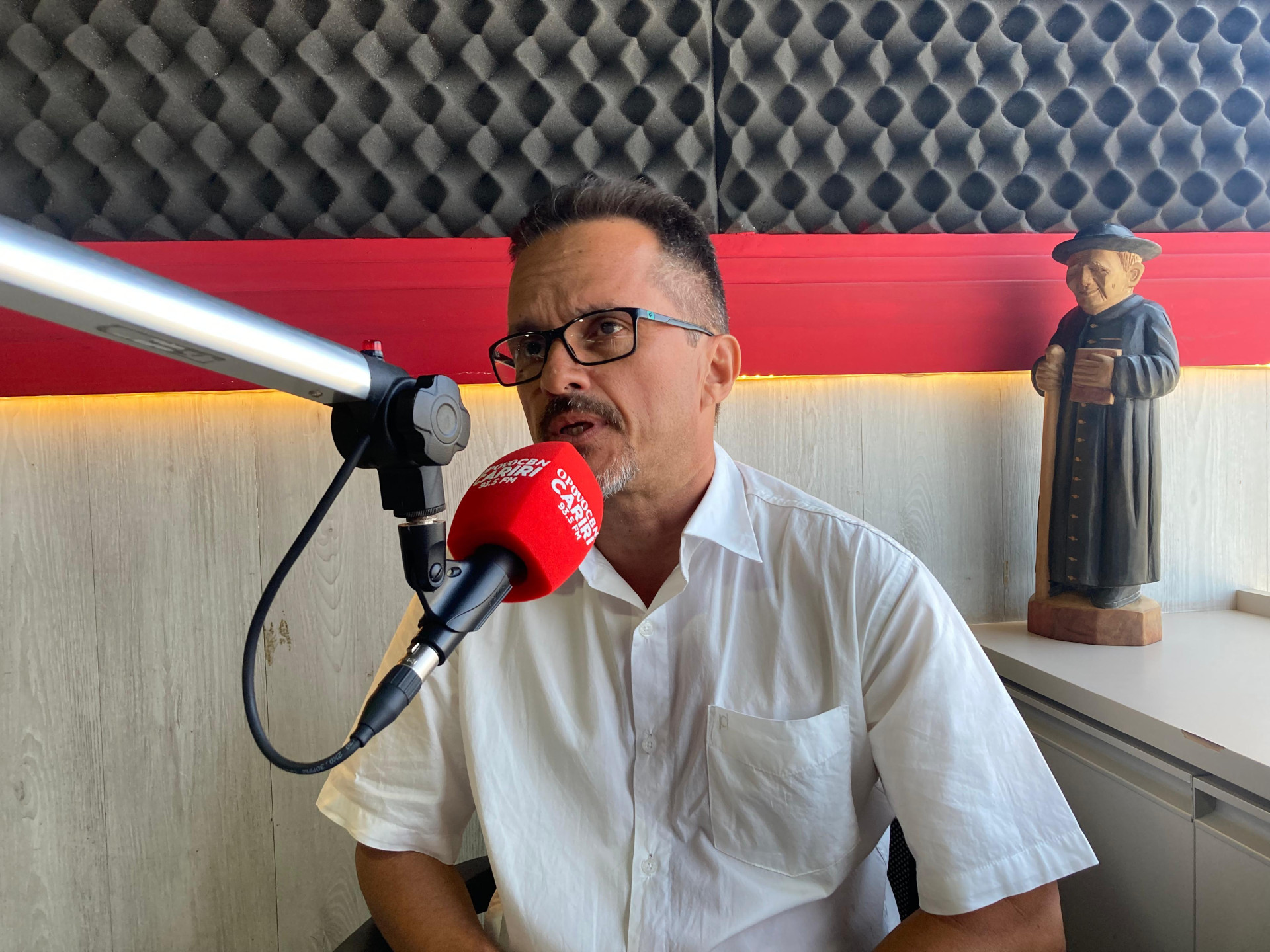 André Barreto concedeu entrevista à rádio O POVO CBN Cariri após ser eleito prefeito do Crato (Foto: O POVO)