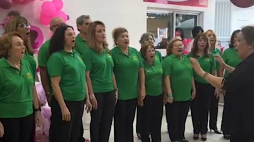 Coral da Unimed se apresenta durante lançamento da Campanha do Outubro Rosa do Geeon