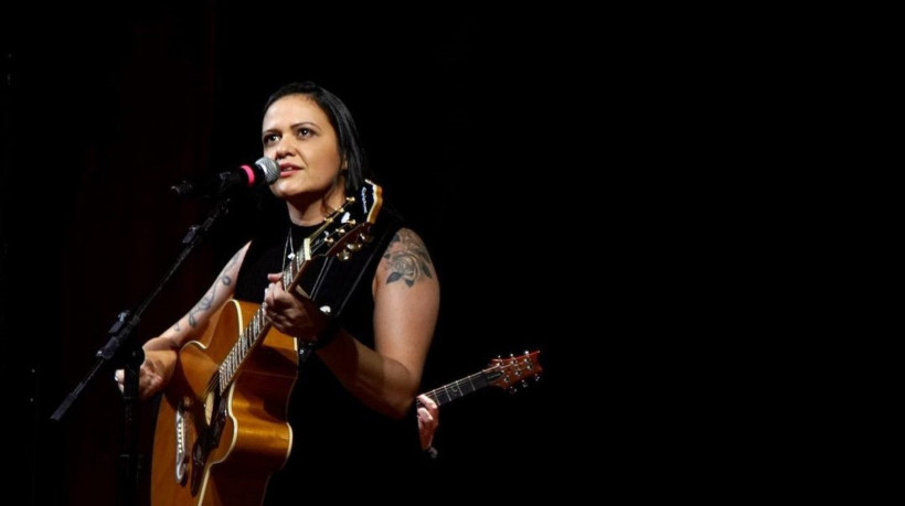 Marília Mendonça é homenageada em shows especial da cantora cearense Júlia Dantas