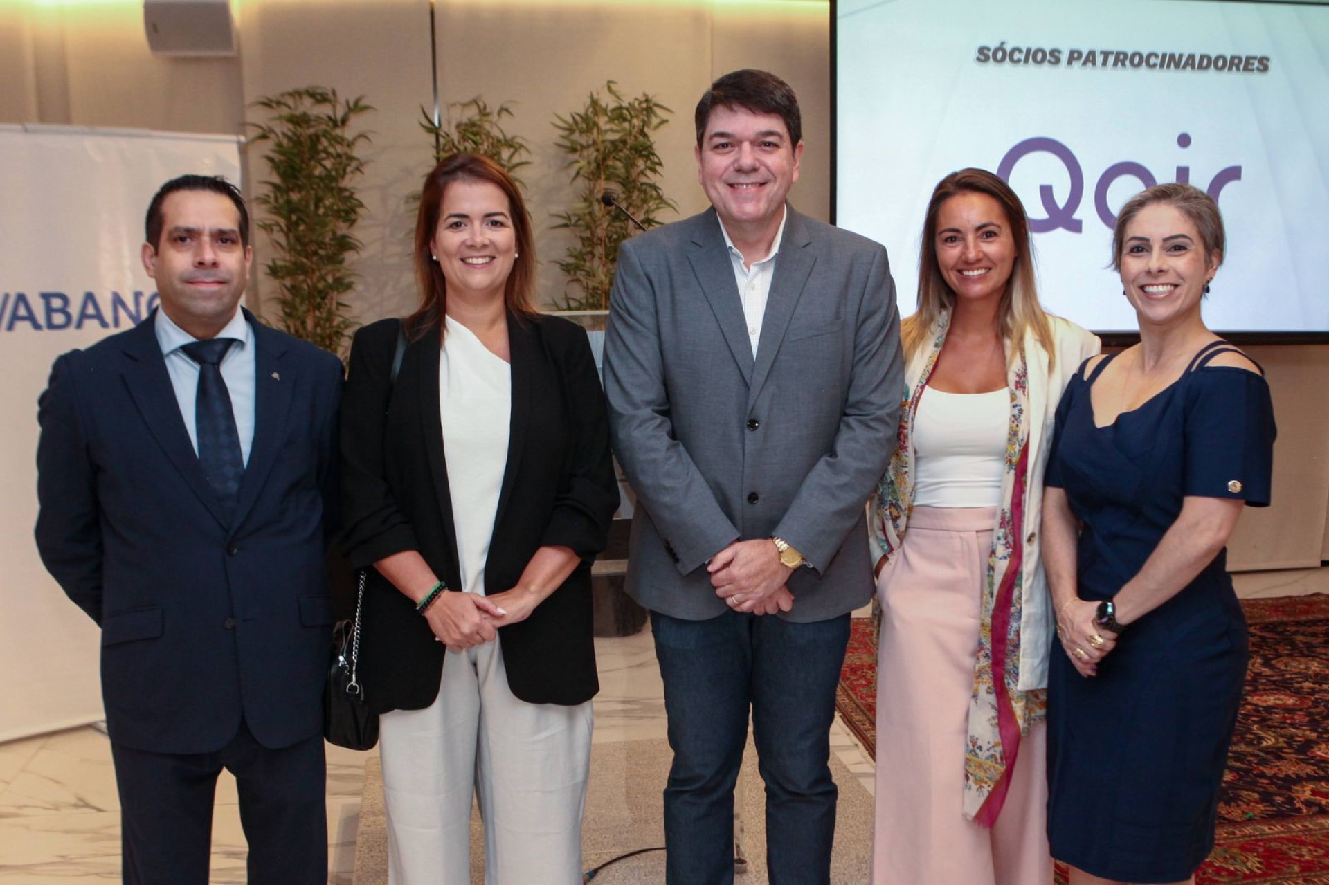 Da esqueda para direita: José Luis Carniado, Rita Leirão, Raul dos Santos Neto, Liliana Santos Martins e Mitchelle Nurches. (Foto: Reprodução/Câmara Brasil Portugal CE/Robyson Alves)