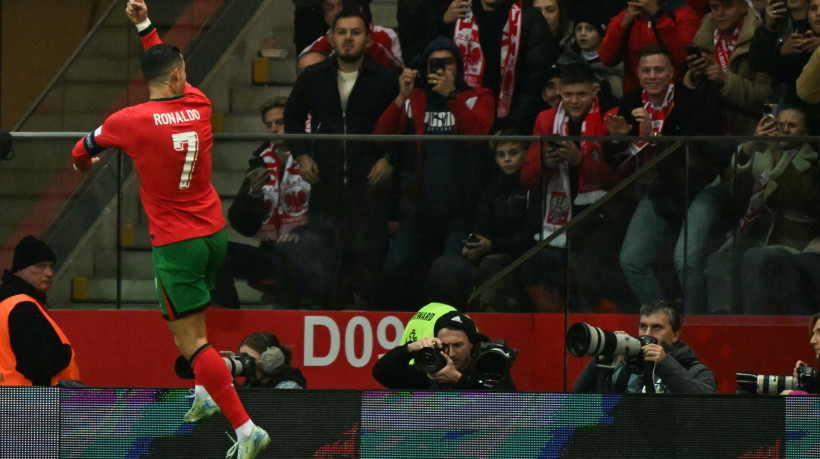 Cristiano Ronaldo comemora gol contra Polônia 