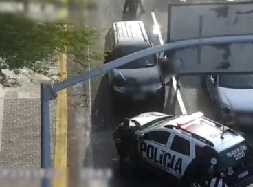 O veículo trafegava em uma rodovia no bairro Centro quando foi parado pela Polícia Militar do Ceará (PMCE) 