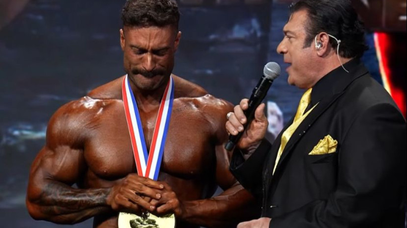 CBum se emociona ao anunciar aposentadoria no Mr. Olympia