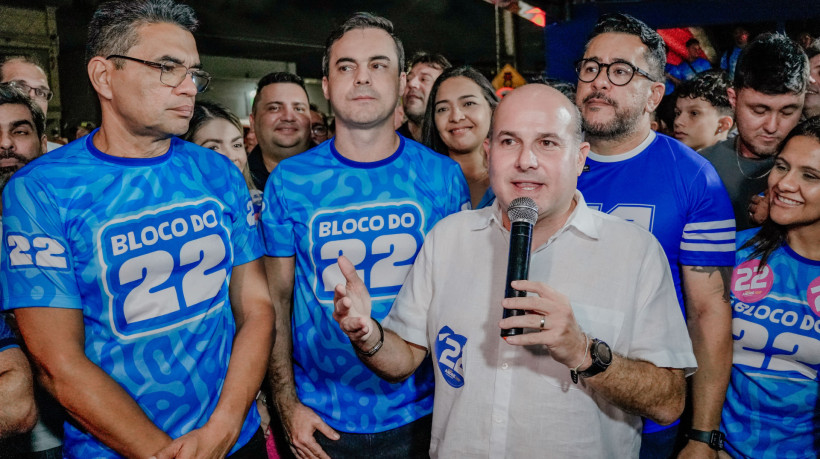 Roberto Cláudio com Capitão Wagner e outros expoentes do União Brasil