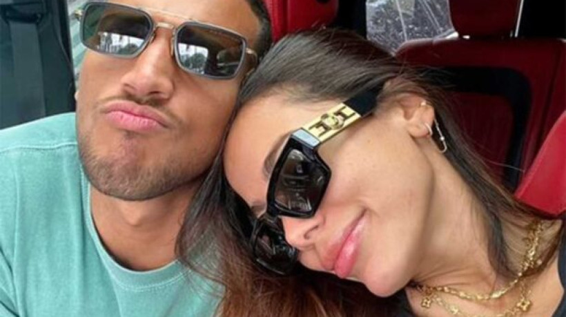 Cantora Anitta, que assumiu o relacionamento com Vinicius Souza, ex-Flamengo, exibiu momentos de perrengue durante uma trilha