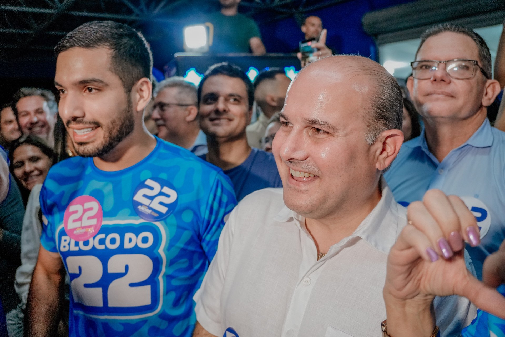 André Fernandes em ato com Roberto Cláudio (Foto: FERNANDA BARROS)