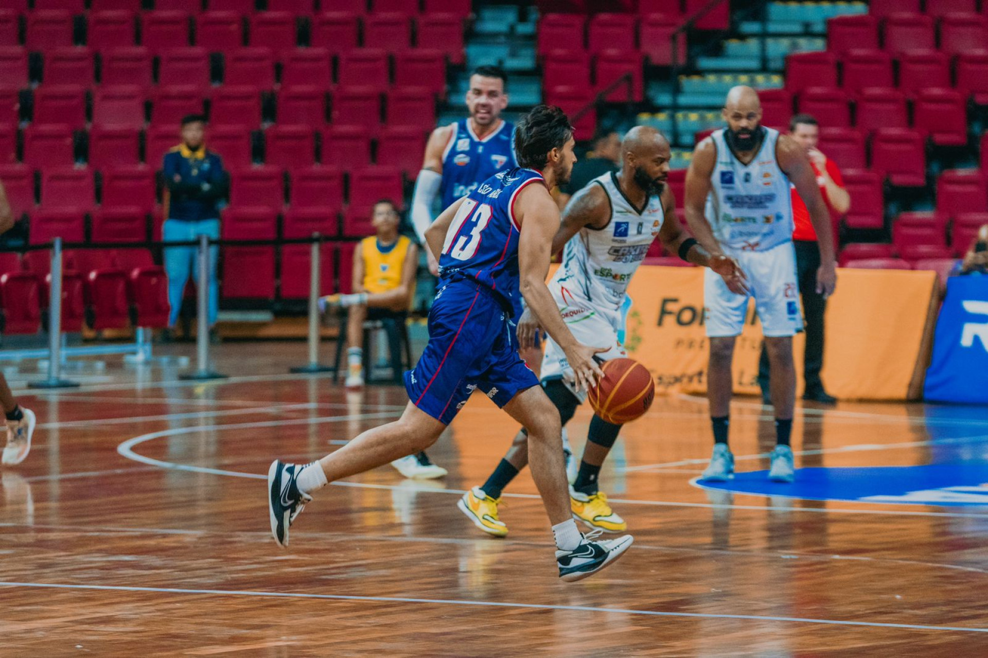 Partida entre Fortaleza Basquete Cearense e Caxias do Sul pelo NBB 17 (Foto: Renan Ferreira/FBC)