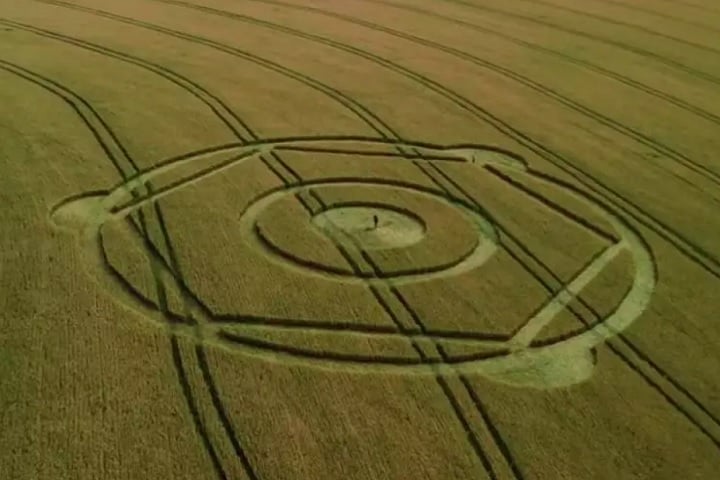 Um desenho enigmático reapareceu nesta segunda-feira (14/10) em uma plantação na cidade de Ipuaçu, no Oeste de Santa Catarina, deixando moradores desconfiados. 