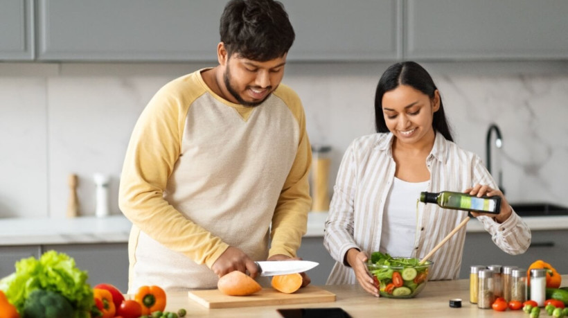 É importante fazer refeições saudáveis antes e no dia da prova (Imagem: Prostock-studio | Shutterstock)