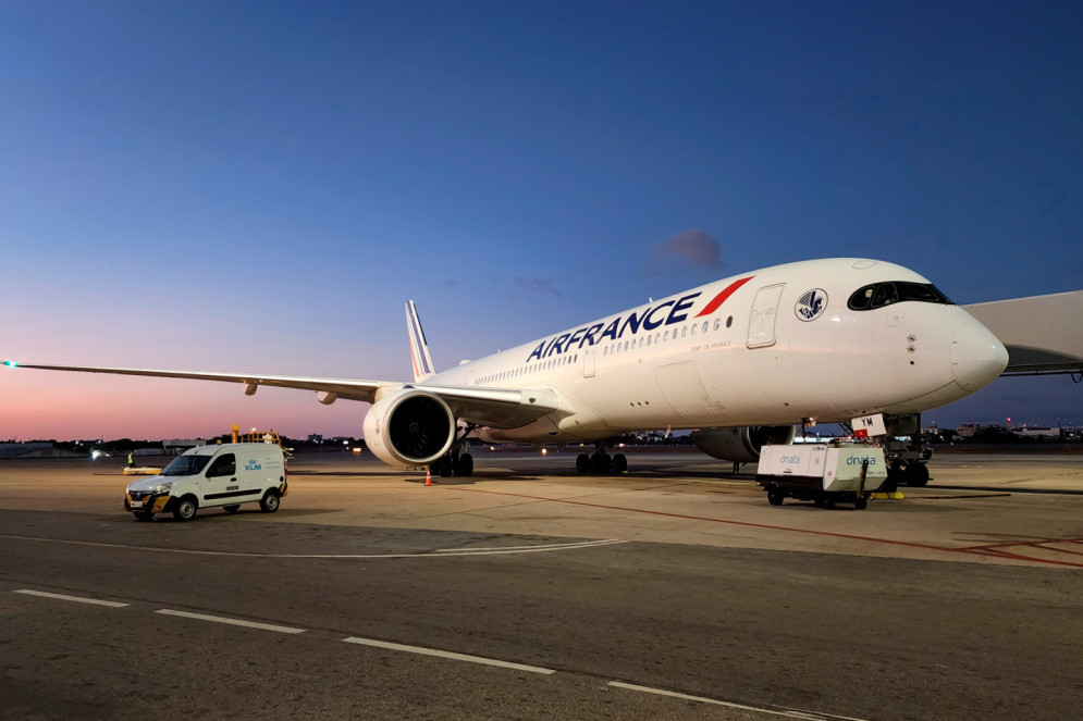 O voo é operado com um Airbus A350-900, mas a partir do dia 28 entra o Boeing 777-200, com capacidade para 328 a bordo (Foto: DIVULGAÇÃO-FRAPORT)