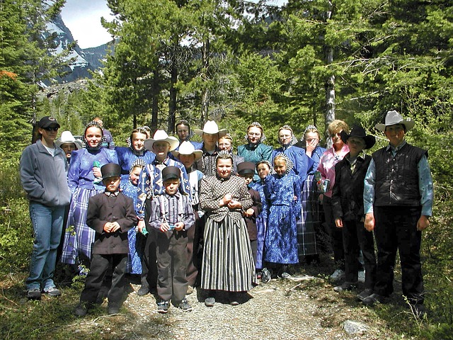 No mundo contemporâneo, é praticamente impossível não ser afetado pelas constantes transformações da tecnologia . Porém, um grupo religioso nos Estados Unidos e Canadá segue a doutrina anabatista e mantém uma vida longe desses aparatos.