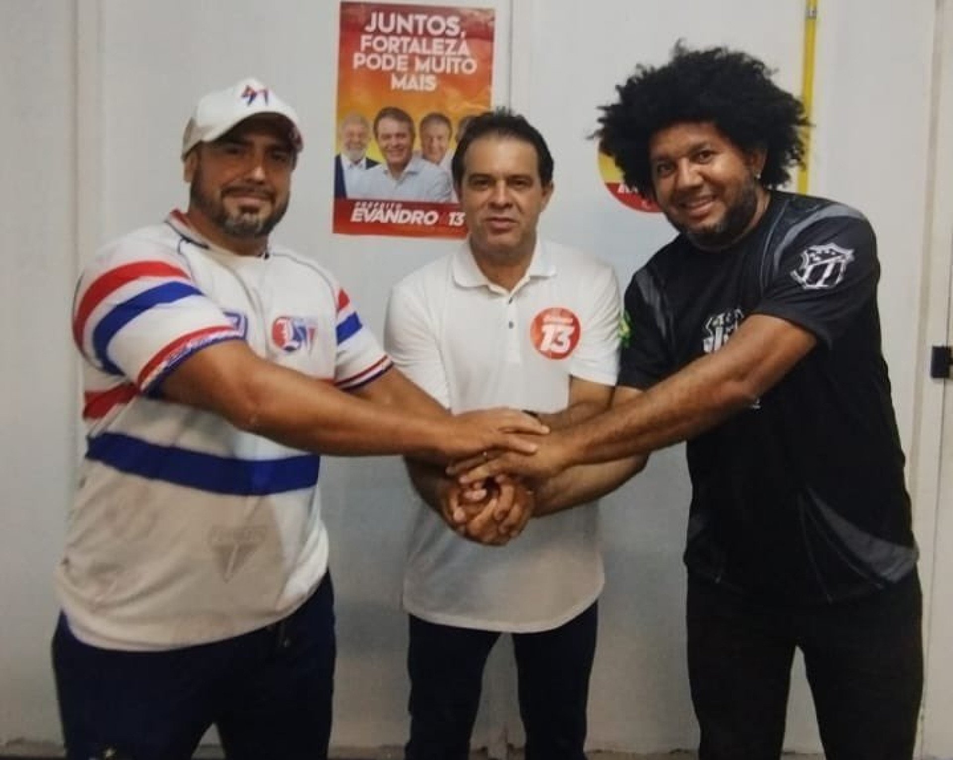 Presidentes da TUF, João Paulo Bombado, e da Cearamor, Régis Alves Pires, ao lado do candidato Evandro Leitão (Foto: Divulgação)