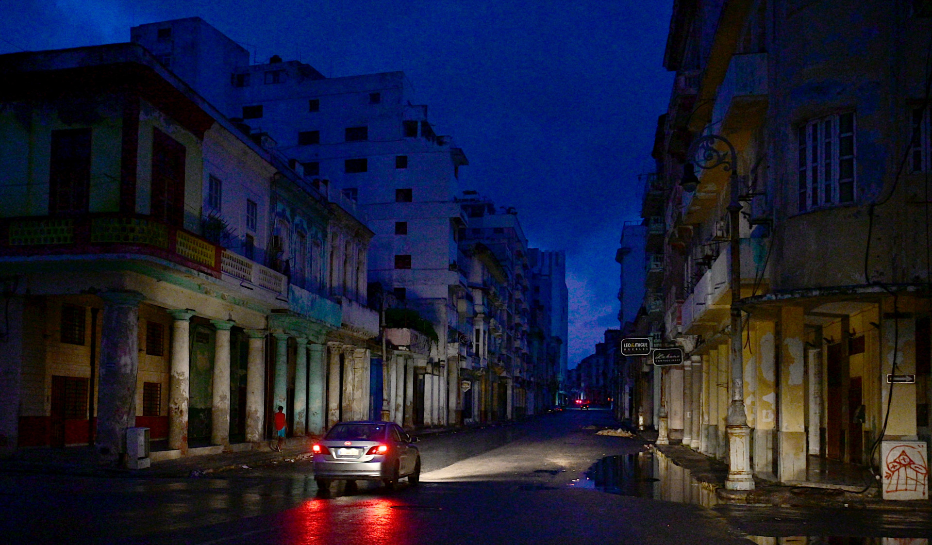 O furacão Milton chegou a Cuba no domingo, 20, enquanto o país luta para restaurar a energia após seu pior apagão em anos (Foto: ADALBERTO ROQUE / AFP)