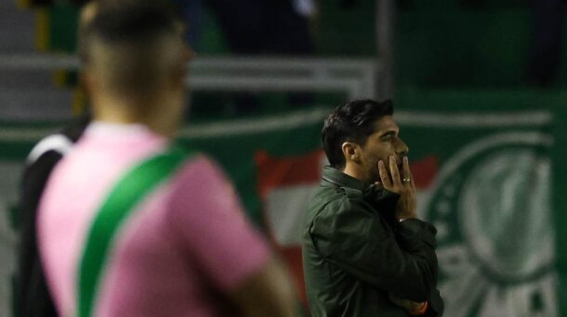 O técnico Abel Ferreira, da SE Palmeiras, em jogo contra a equipe do EC Juventude, durante partida válida pela trigésima rodada, do Campeonato Brasileiro, Série A, no Estádio Alfredo Jaconi. (Foto: Cesar Greco/Palmeiras/by Canon)