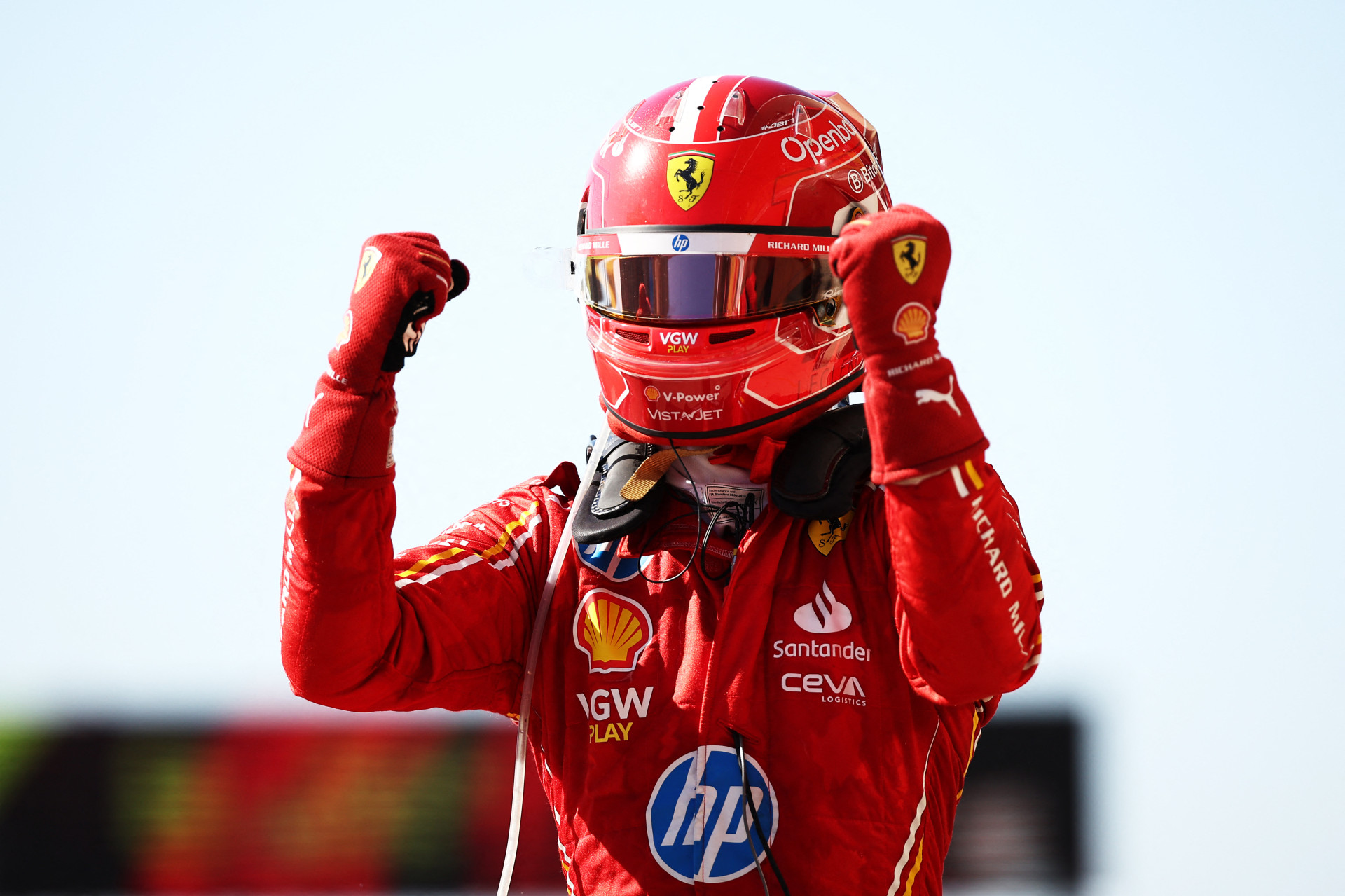 Charles Leclerc, piloto da Ferrari, comemora vitória no GP dos Estados Unidos de Fórmula 1 (Foto: Jared C. Tilton / GETTY IMAGES NORTH AMERICA / Getty Images via AFP)