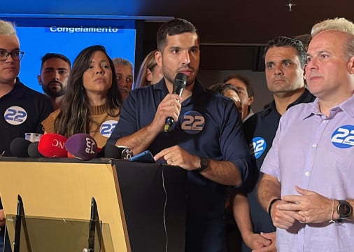 ￼ANDRÉ fez as denúncias ontem em coletiva ao lado de aliados