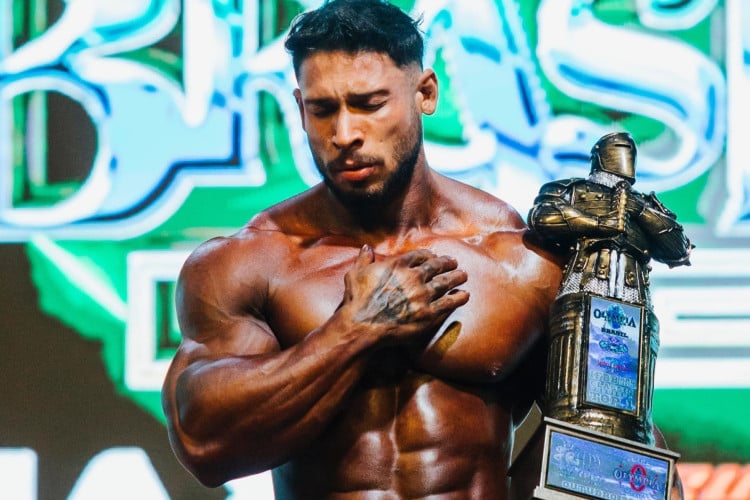 Ramon Dino é campeão do Olympia Brasil e garante vaga no Mr. Olympia 2025