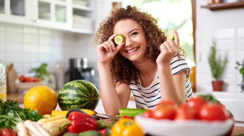 Equilíbrio alimentar ajuda a manter a saúde dos olhos (Imagem: gpointstudio | Shutterstock) 