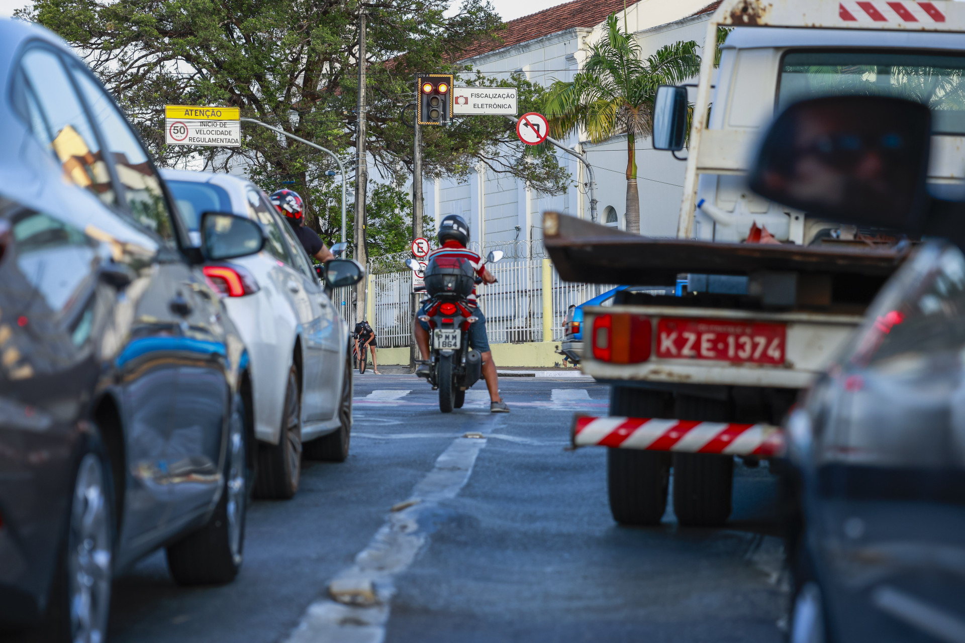 ￼AVENIDA Domingos Olímpio com Aguanambi tem semáforo inteligente (Foto: FCO FONTENELE)