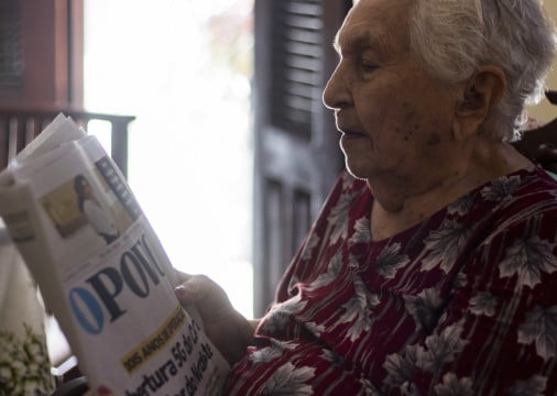 Fortaleza- CE, Brasil, 22-10-24: Leitora desde criança do Jornal O POVO, Anália Lima Barroso, completa 100 anos. (Foto: Lorena Louise/ Especial para O POVO)