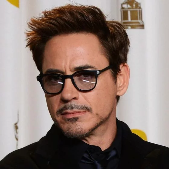 O ator Robert Downey Jr. , famoso especialmente pelo papel do Homem de Ferro - chama atenção em sustentabilidade, adotando uma arquitetura em harmonia com o meio ambiente.