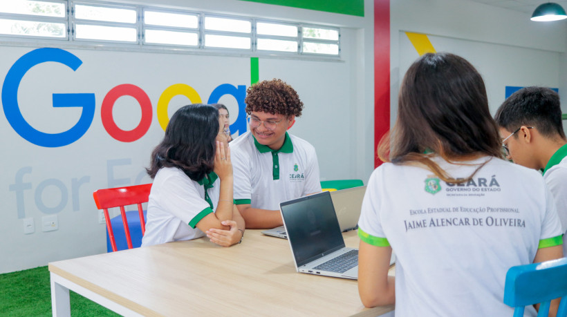 O Governo do Ceará, por meio da Empresa de Tecnologia da Informação do Ceará (Etice), inaugura Sala Google em escola de Fortaleza